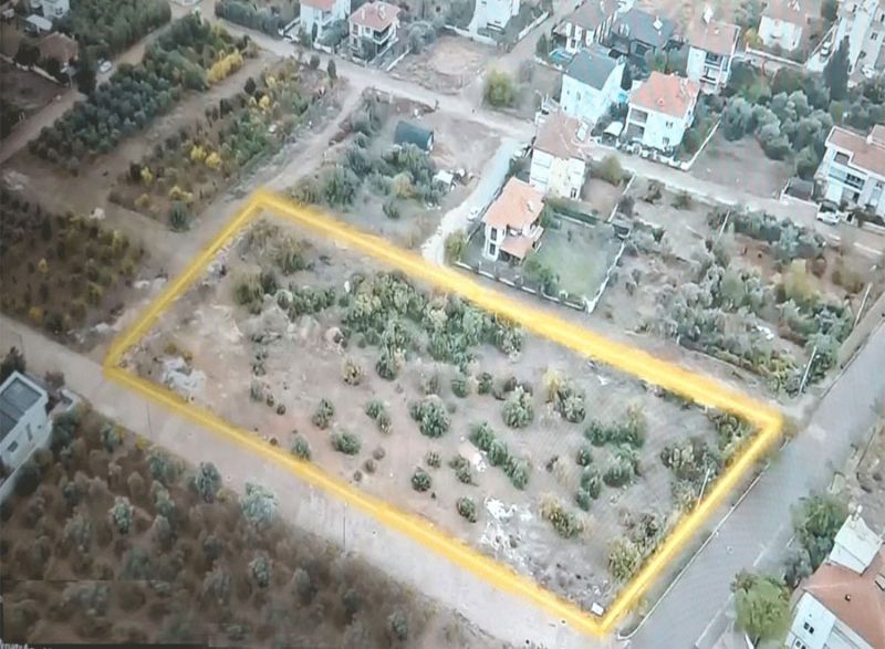 Suitable plot of land for a villa or a residential building project.