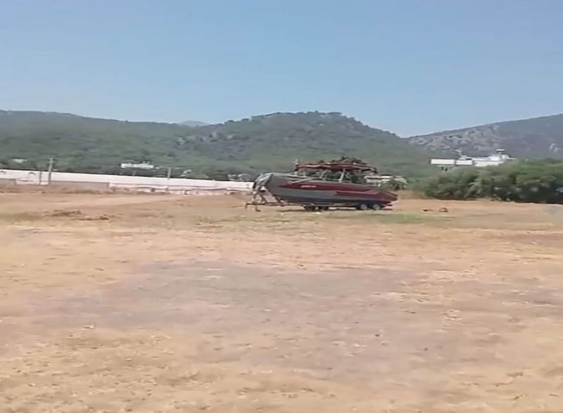 Villa plot directly on the sea for sale